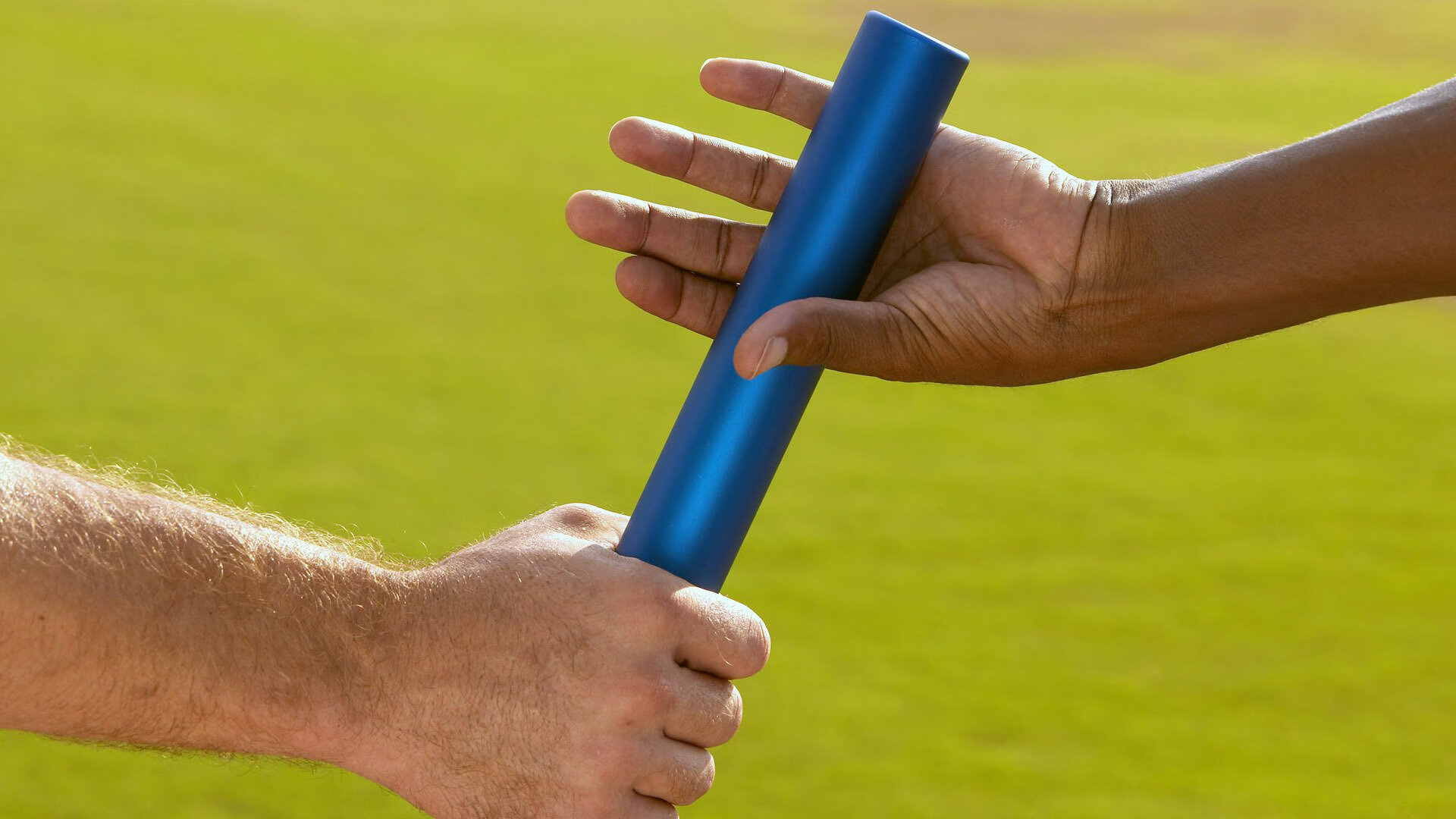 冰球联赛激战正酣，豪强争霸新星闪耀，季后赛席位争夺白热化