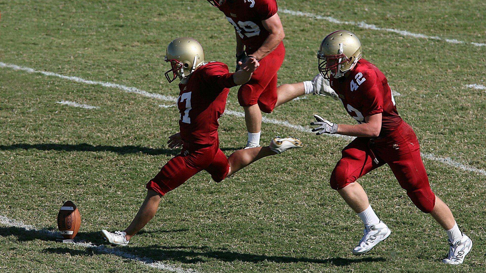 拜仁后防反思失利关键,于帕梅卡诺直言站位失误,孔德位置问题成焦点